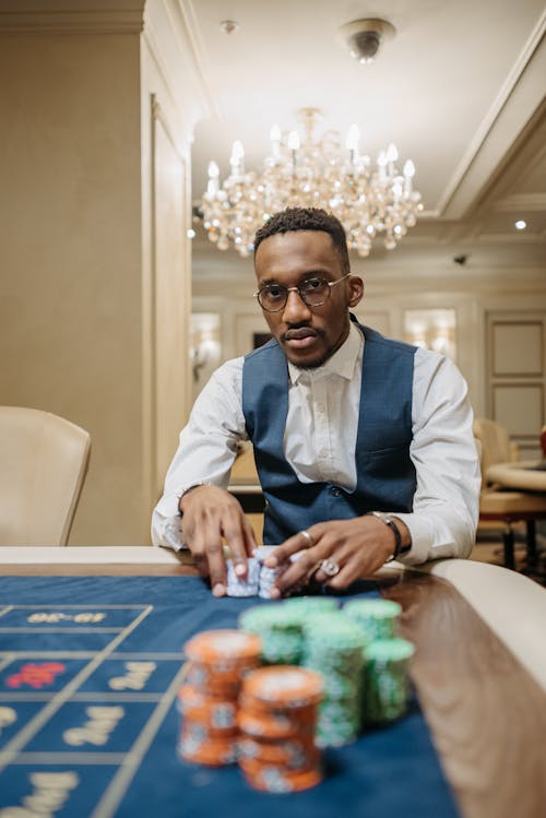 Jokeripokeri Peli: Henkilönäkökulma Ja Pelityylit