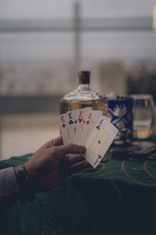 Pokerei Nostalgia: Menneisyyden Suosikkipelien Historia Ja Vaikutus